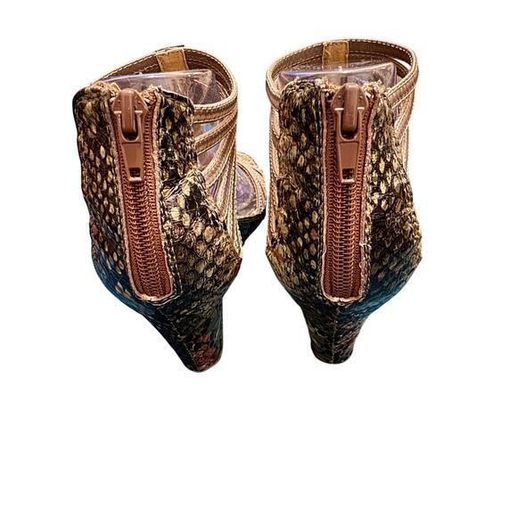 Unlisted Kenneth Cole Taupe Floral Strappy Wedge Heel Sandals sz 8 - Picture 3 of 5